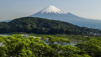 日本、静岡県、雪を被った富士山、冬、絶景
