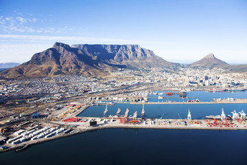 Obraz premium Aerial view of Cape Town with Table Mountain, Cape Town Harbour, Devil's Peak, Lion's Head in South Africa
