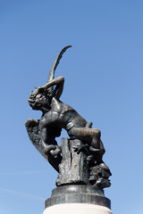 Foutain with bronze statue in the retiro park