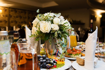 Wedding flower composition for guests tables