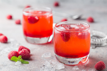 Cold raspberry lemonade