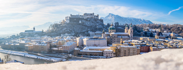 Salzburg im Winter, Morgensonne und Schnee, Panorama