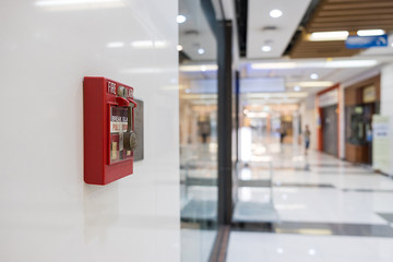 Fire alarm on the wall of shopping mall warning and security system - obrazy, fototapety, plakaty