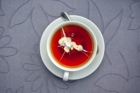 Ostfriesischer Tee mit Sahnewölkchen