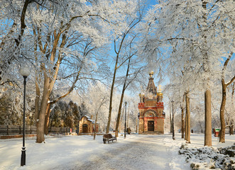Fototapeta na wymiar GOMEL, BELARUS - JANUARY 23, 2018: Shrine at the Cathedral of Peter and Paul in the city park in icy frost.