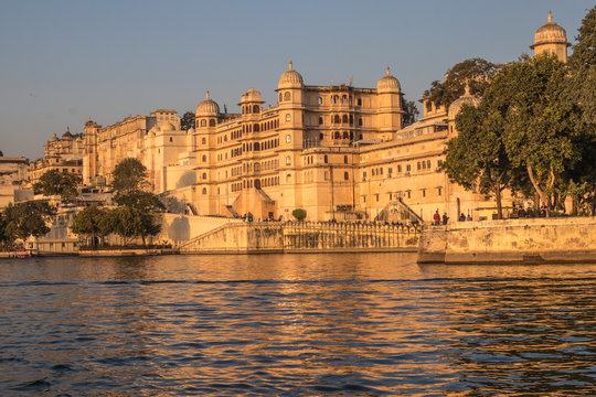 Sunset over City Palace and the Lake Pichola, Udaipur, Rajasthan