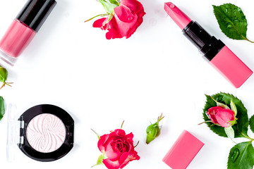 Obraz na płótnie Canvas berry color decorative cosmetics with roses white background top