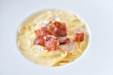 Spaghetti Carbonara with crispy bacon
