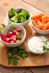 vegetable and yogurt sauce