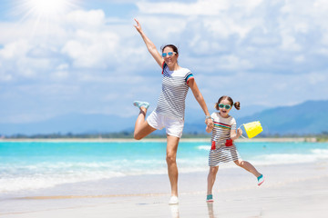 Obraz premium Mother and child on tropical beach. Sea vacation