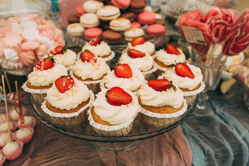 Cake with cream and strawberries.