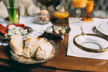 Sliced white bread on a silver plate, Glass plate with a gold border with patterns, Sliced white bread on a plate.