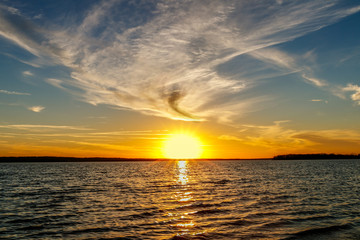 Plakaty  Zachód słońca nad jeziorem Oklahoma.