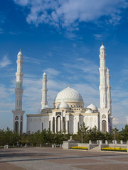 Fototapeta na wymiar Yeni Cami Mosque in Astsana, Kazakhstan