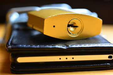 Handy Sicherheit Kette mit Schloß im Internet telefon