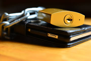 Handy Sicherheit Kette mit Schloß im Internet telefon