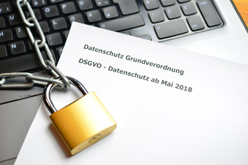Datenschutz Sicherheit Kette mit Schloß im Internet