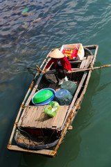 Obraz premium Petite barque de pêcheur au Viet-Nam