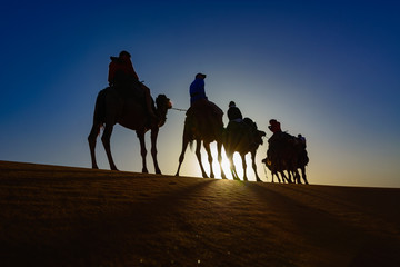 Karawana na Wydmach Erg Chebbi, Sahara, Maroko