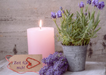 Obraz na płótnie Canvas Zeit für mich - Dekoration mit Lavendel