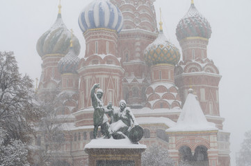 Obraz premium Saint Basil Cathedral in Moscow during a snowstorm.