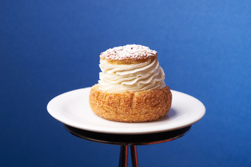  houx cake with eclair cream