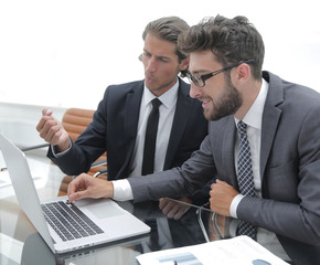 two business people working on laptop.