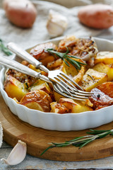 Delicious slices of roasted potatoes with rosemary.