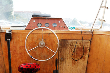 Control panel with steering wheel of the old motor boat