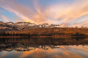 Fototapeta premium Blue and Gold Sunset in Jasper National Park, Canada