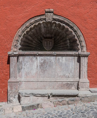 Beautiful, old, colorful stone water basin, fountain feature, with decorative elements, in San Miguel de Allende, Mexico - 191125262