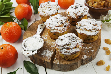 Mandarin muffins with raisin