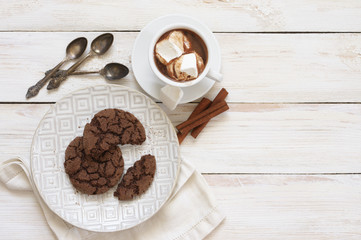 Hot chocolate with marshmallow and chocolate crinkle cookies