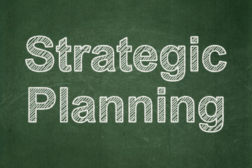 Obraz premium Finance concept: text Strategic Planning on Green chalkboard background