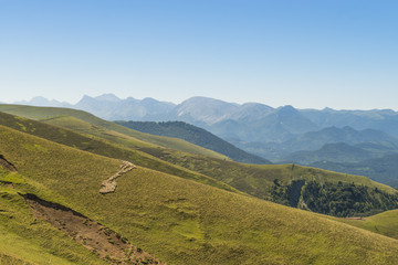 Fototapeta na wymiar Les estives dans les Pyrénées au Col de Larrau.