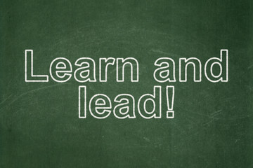Obraz premium Learning concept: text Learn and Lead! on Green chalkboard background