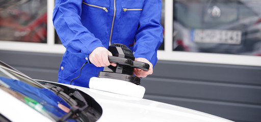 Auto-Aufbereitung, Politur mit einer Maschine 