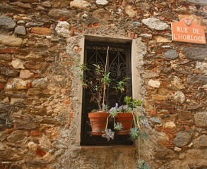Fototapeta na wymiar mediterranean window house