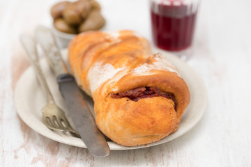 bread with smoked sausage on plate