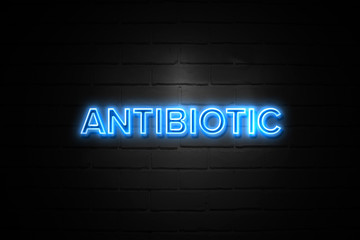 Obraz premium Antibiotic neon Sign on brickwall