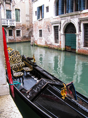 Fototapeta na wymiar Black gondola on the water. Venice, Italy.