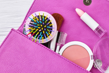 Naklejka premium Close up leather bag with cosmetics. Female pink open bag with makeup accessories. Women beauty and style.