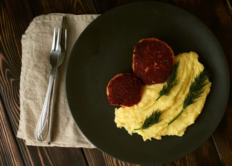 Cutlets from salmon with mashed potatoes.