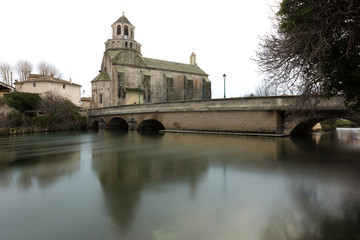 La Sorgue et l eglise du Thor - Vaucluse