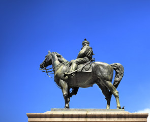 Obraz premium Genoa, Liguria / Italy - 2012/07/06: Piazza de Ferrari square - Giuseppe Garibaldi monument