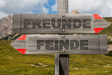Schild Freunde oder Feinde