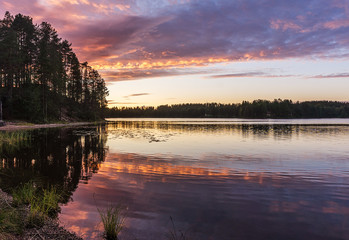 Obraz premium Forest at sunset over the lake