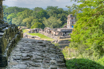 Fototapeta na wymiar Palenque, eine archäologische Maya-Fundstätte im Tieflanddschungel von Chiapas