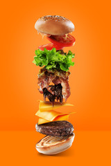 Burger couche par couche en lévitation