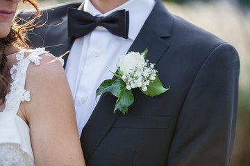 Détail des mariés lors d'une séance photo après le mariage